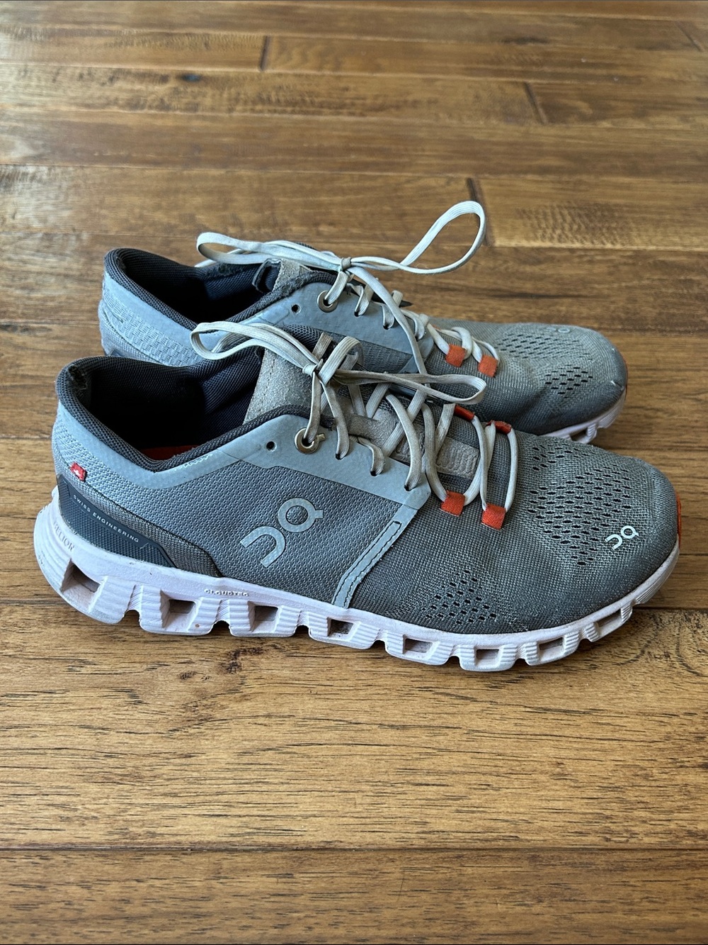 On Running Cloud X Cushioned Running Shoes Alloy Lily Gray Womens Size 7
